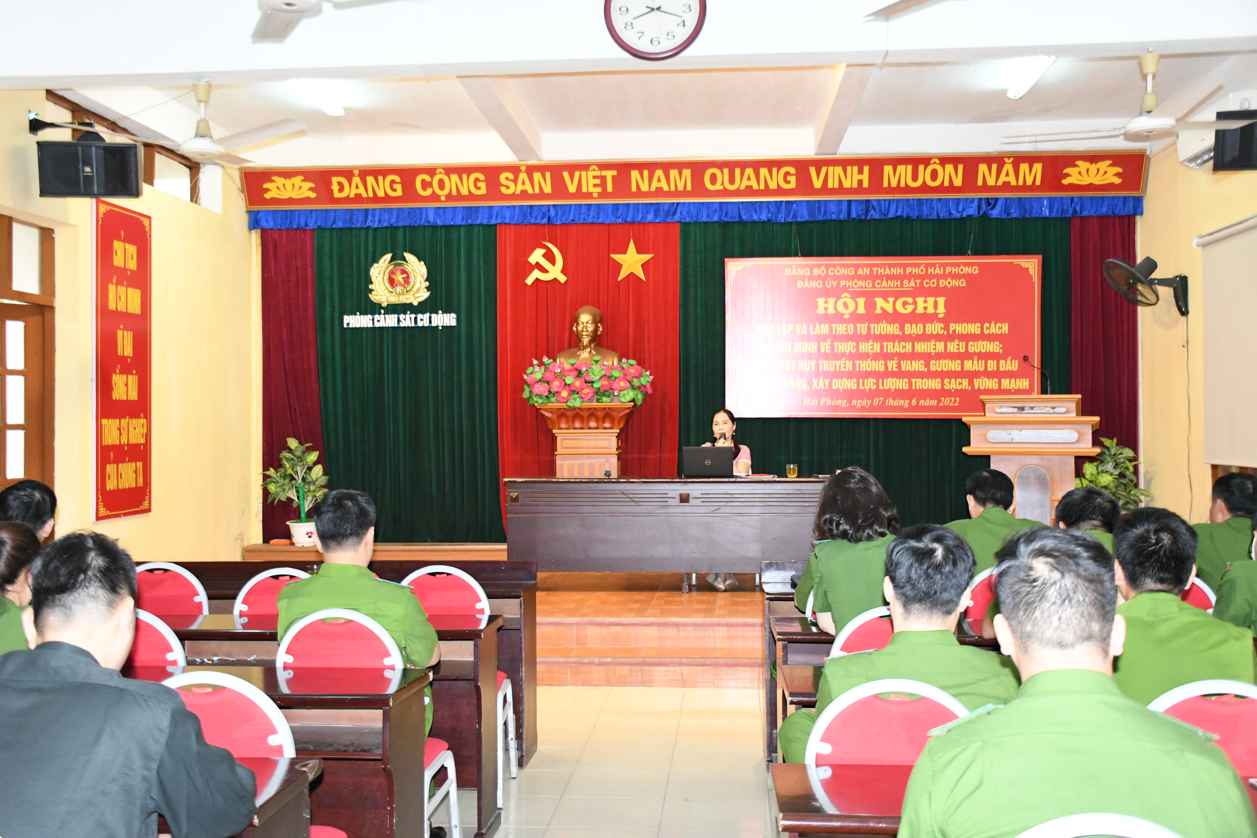 Đảng ủy Phòng Cảnh sát cơ động: Học tập Chuyên đề “Học tập làm theo tư tưởng, đạo đức, phong cách Hồ Chi Minh về thực hiện trách nhiệm nêu gương